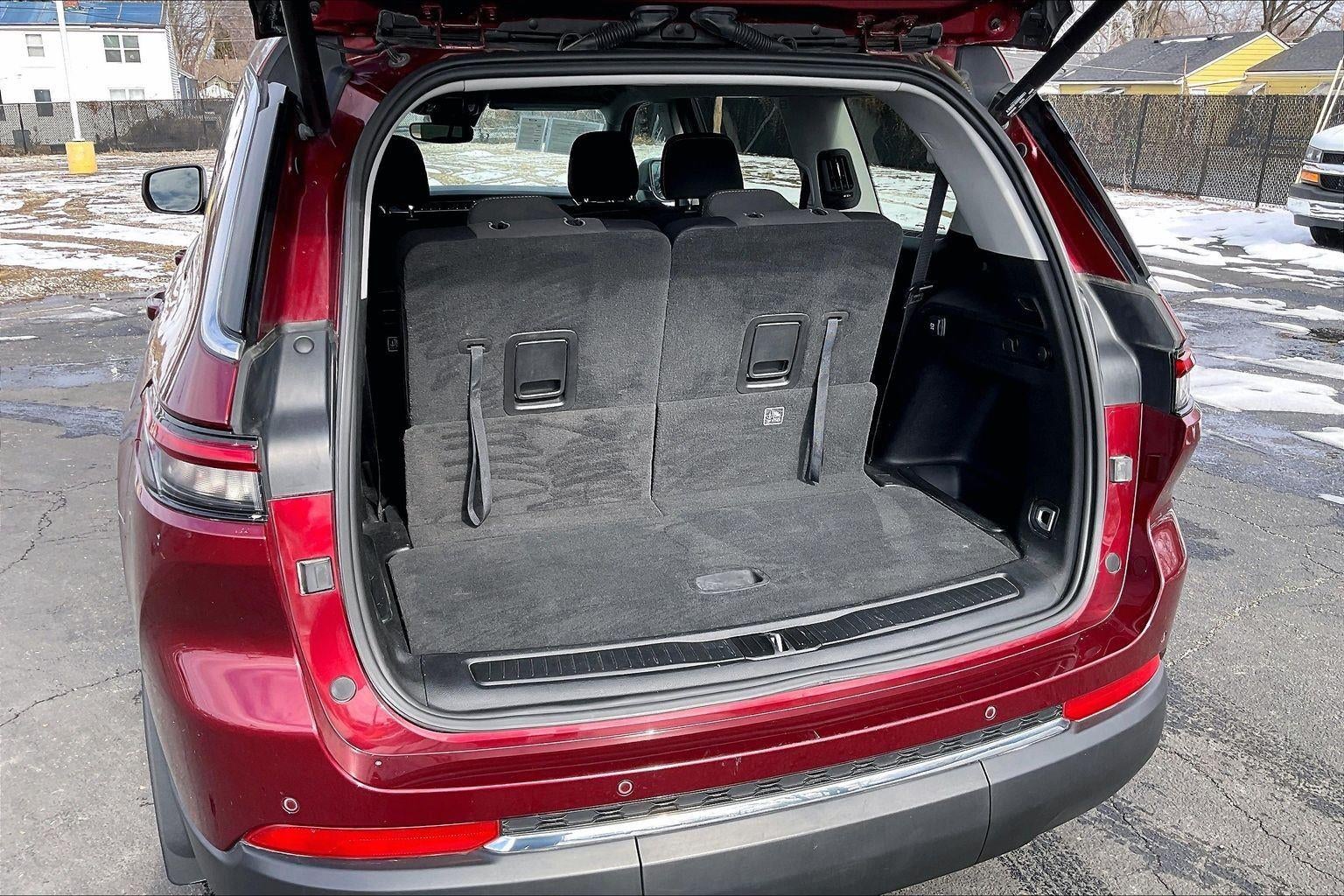 2022 Jeep Grand Cherokee L Laredo