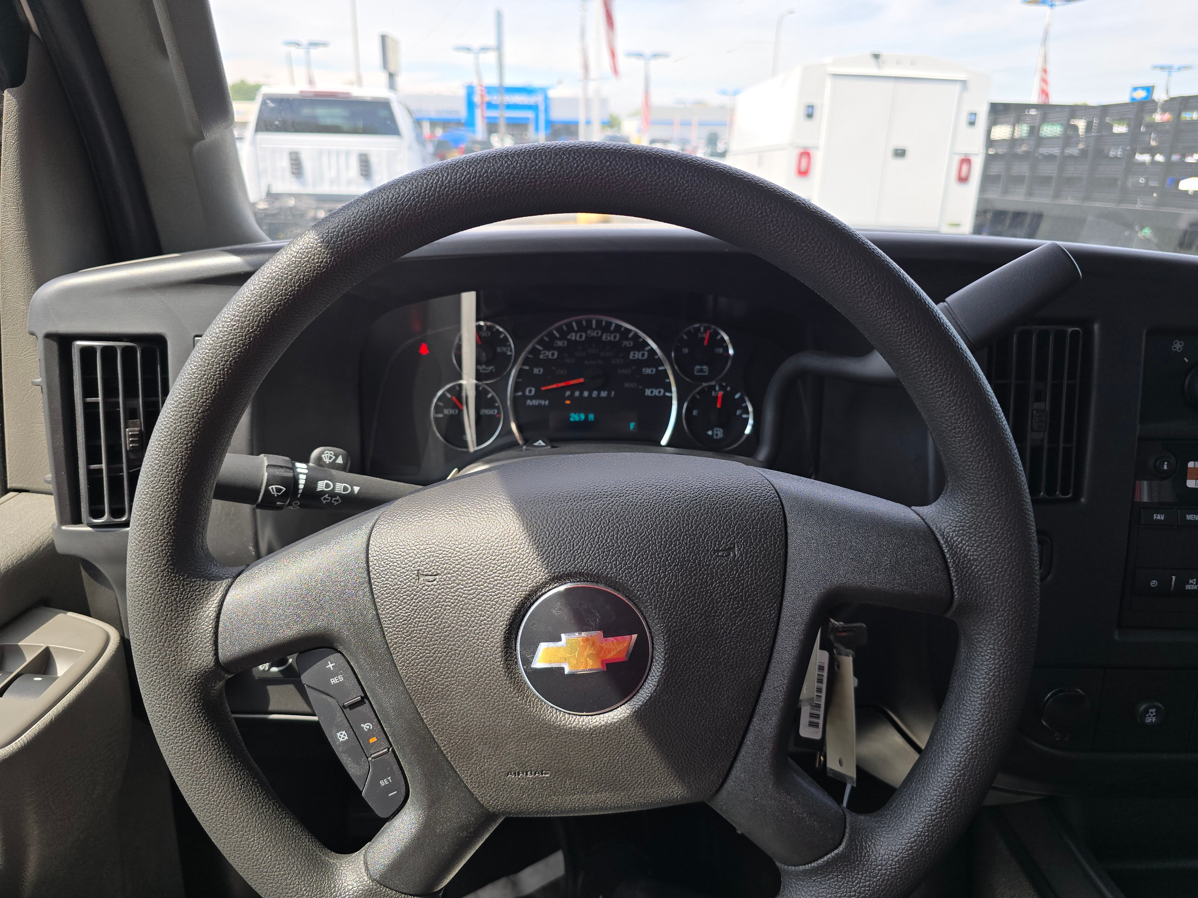 2025 Chevrolet Express Cutaway 3500 1WT