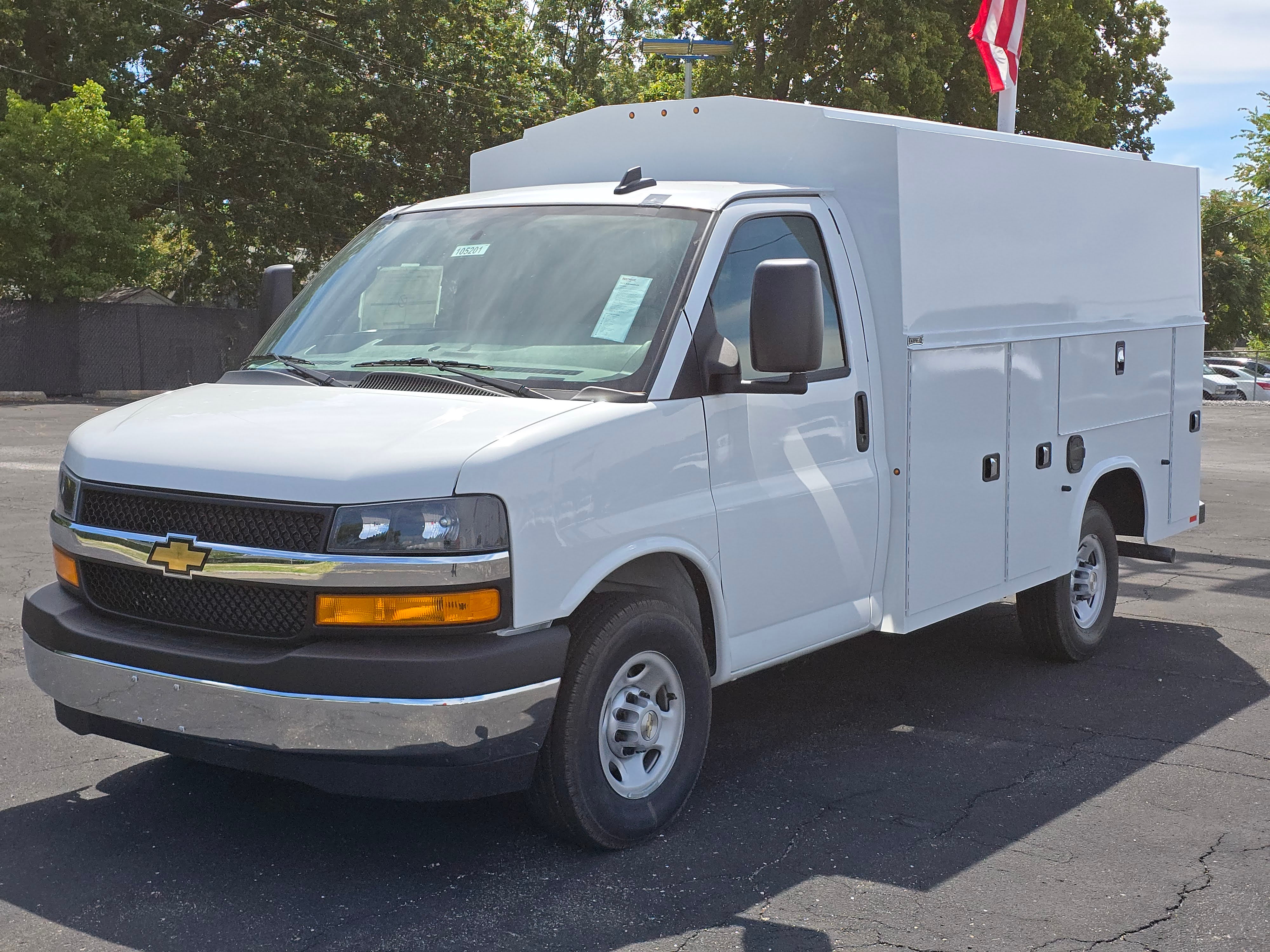 2025 Chevrolet Express Cutaway 3500 1WT