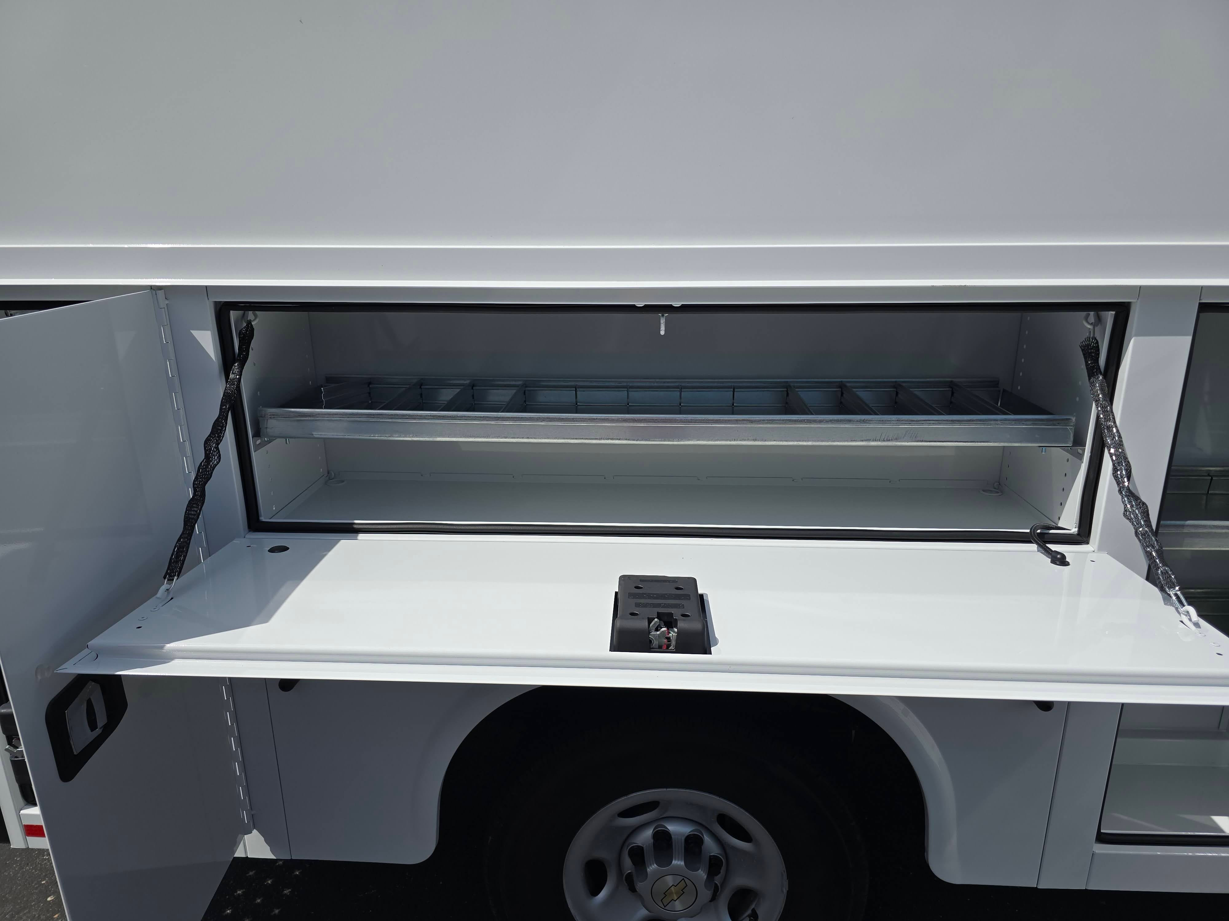 2025 Chevrolet Express Cutaway 3500 1WT