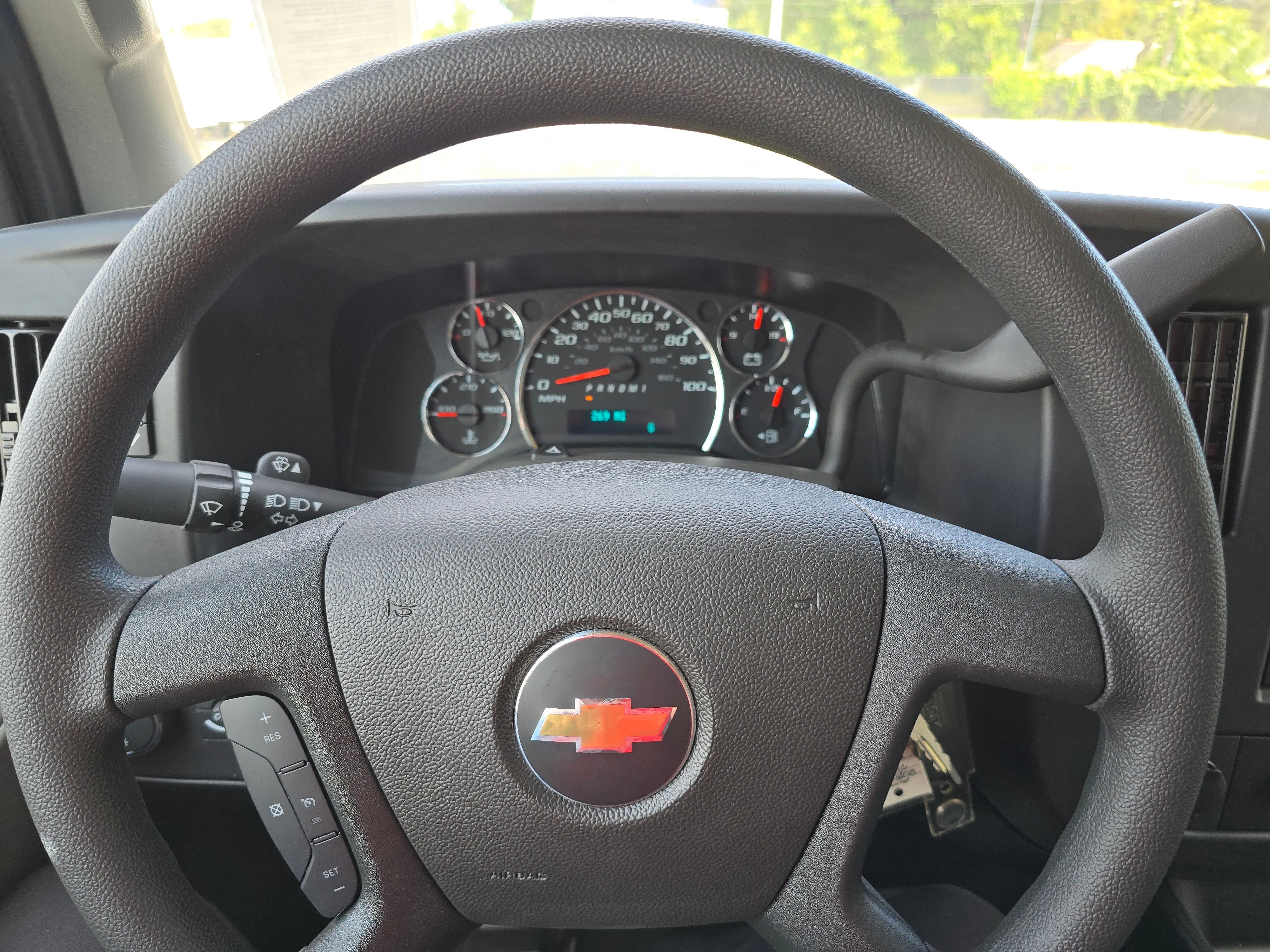 2025 Chevrolet Express Cutaway 3500 1WT