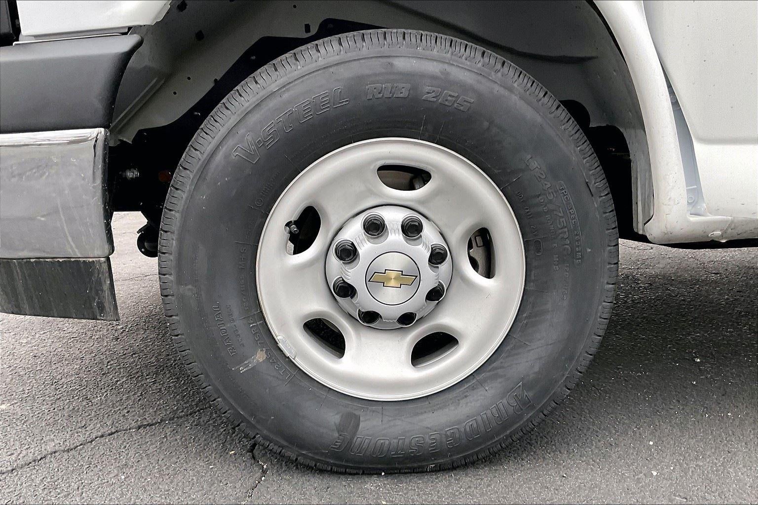 2025 Chevrolet Express Cutaway 3500 1WT