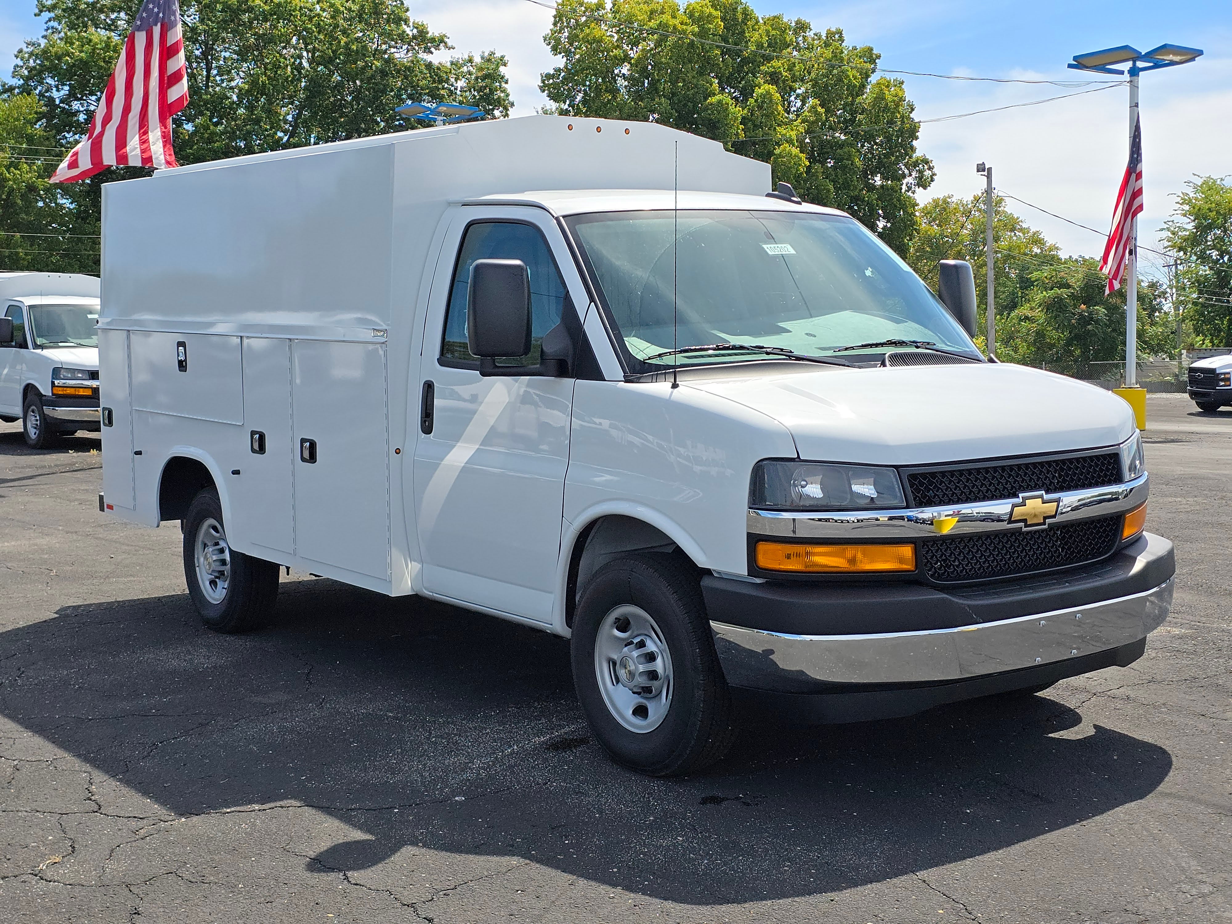 2025 Chevrolet Express Cutaway 3500 1WT