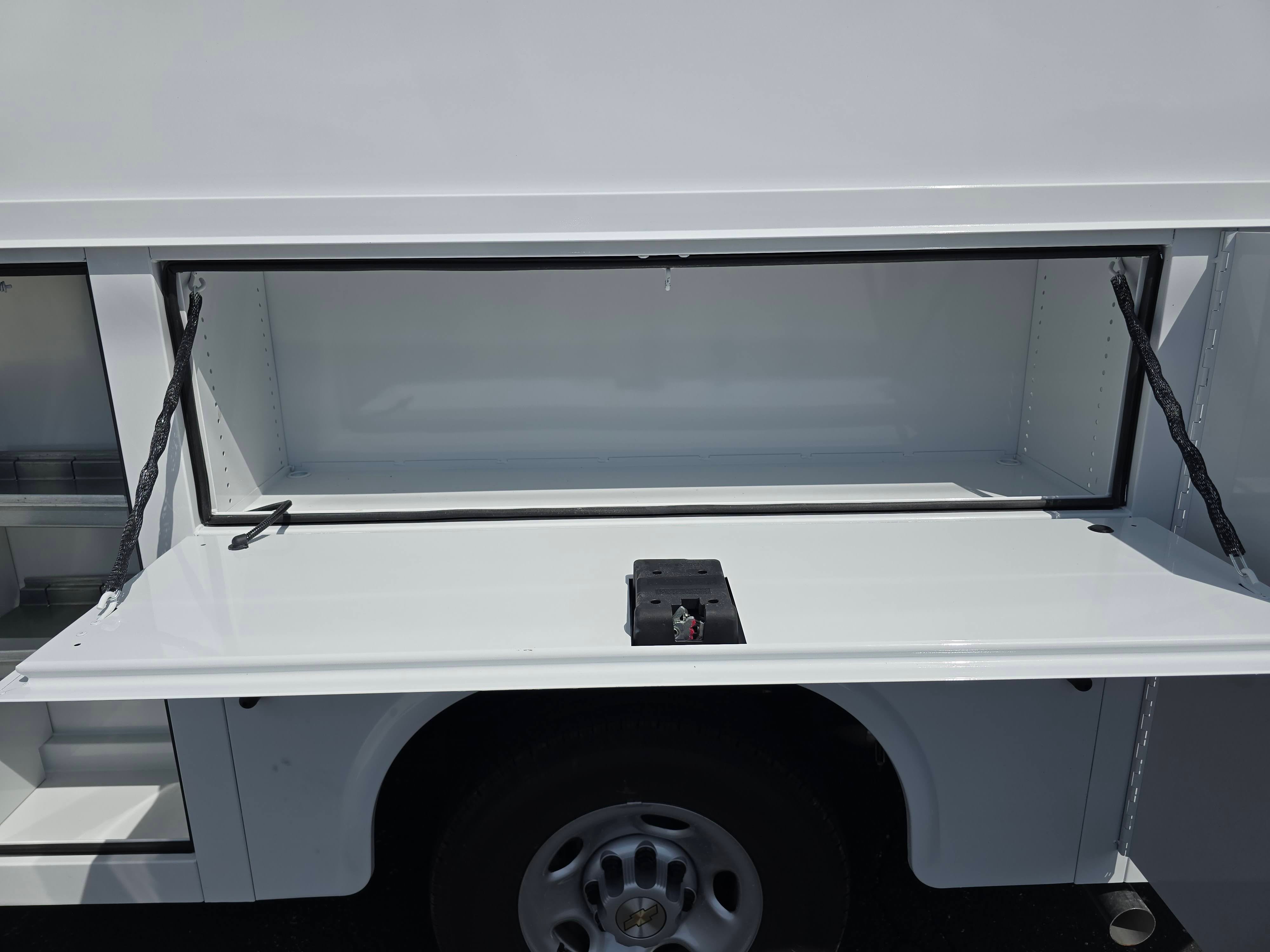 2025 Chevrolet Express Cutaway 3500 1WT