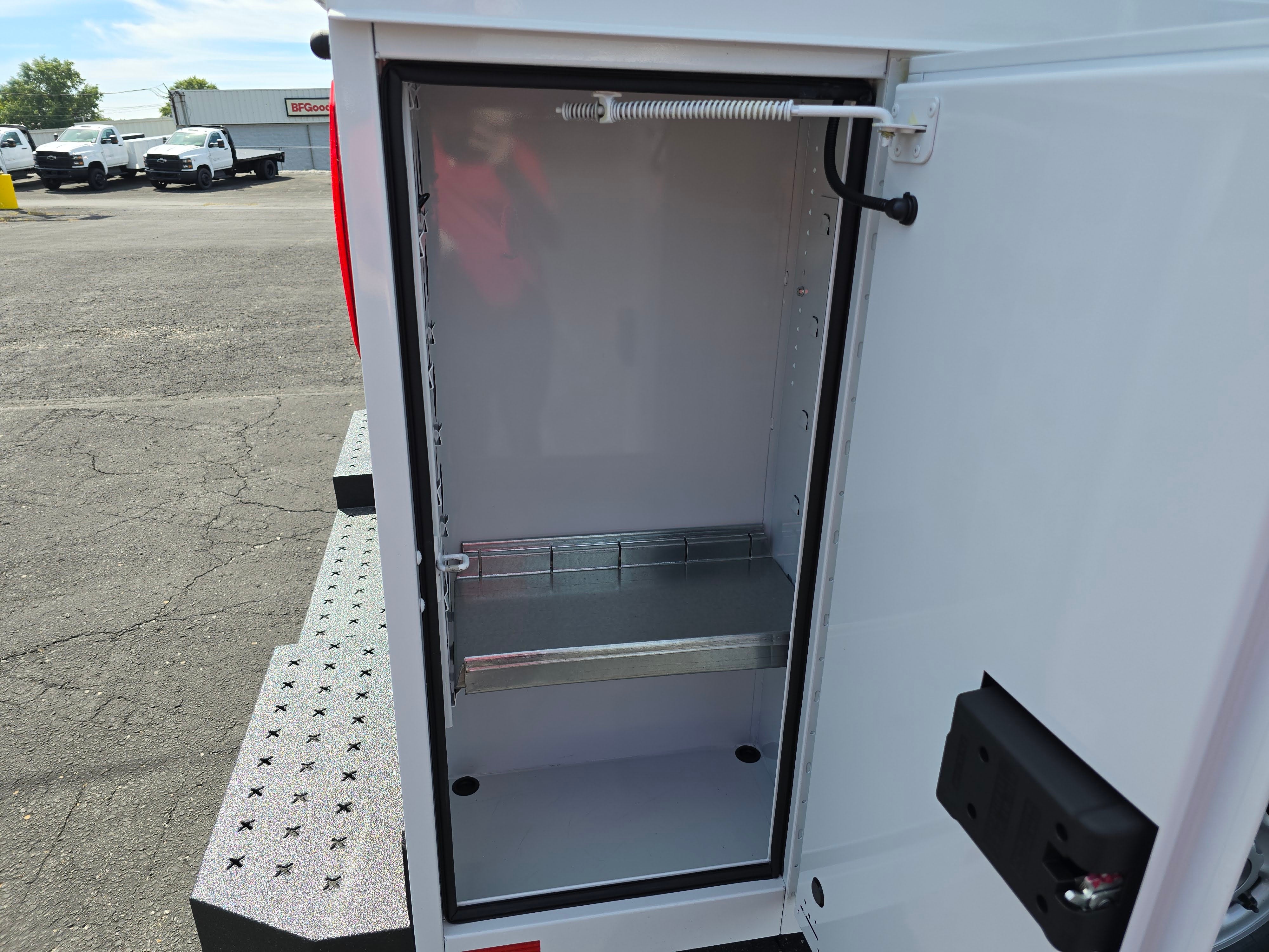 2025 Chevrolet Express Cutaway 3500 1WT