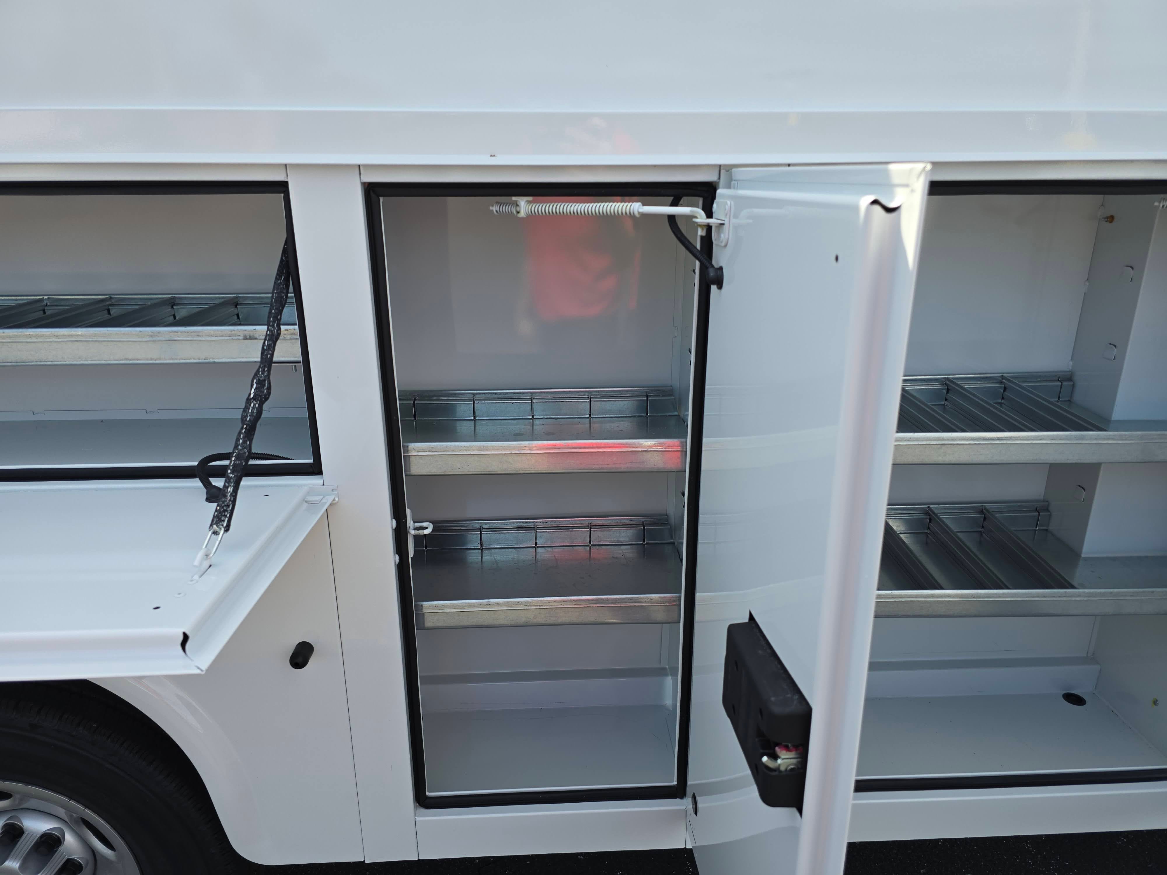 2025 Chevrolet Express Cutaway 3500 1WT