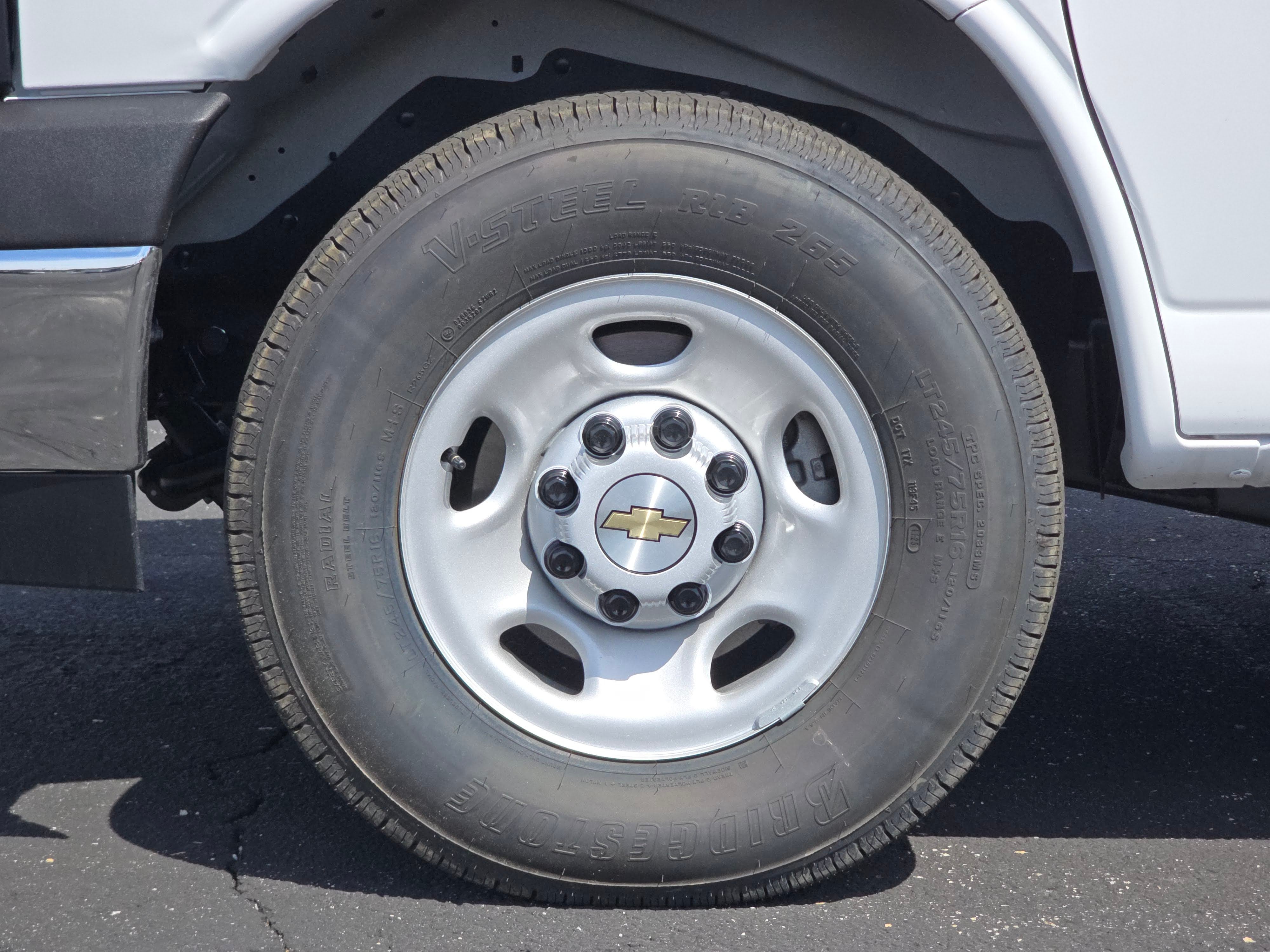 2025 Chevrolet Express Cutaway 3500 1WT