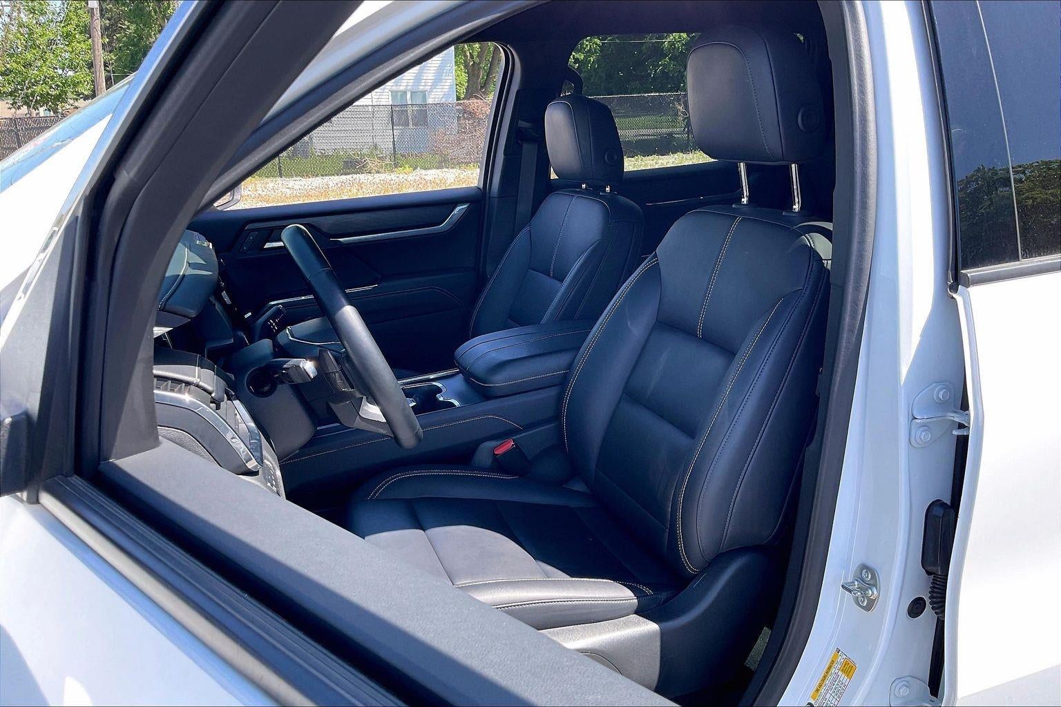 2024 GMC Acadia Elevation