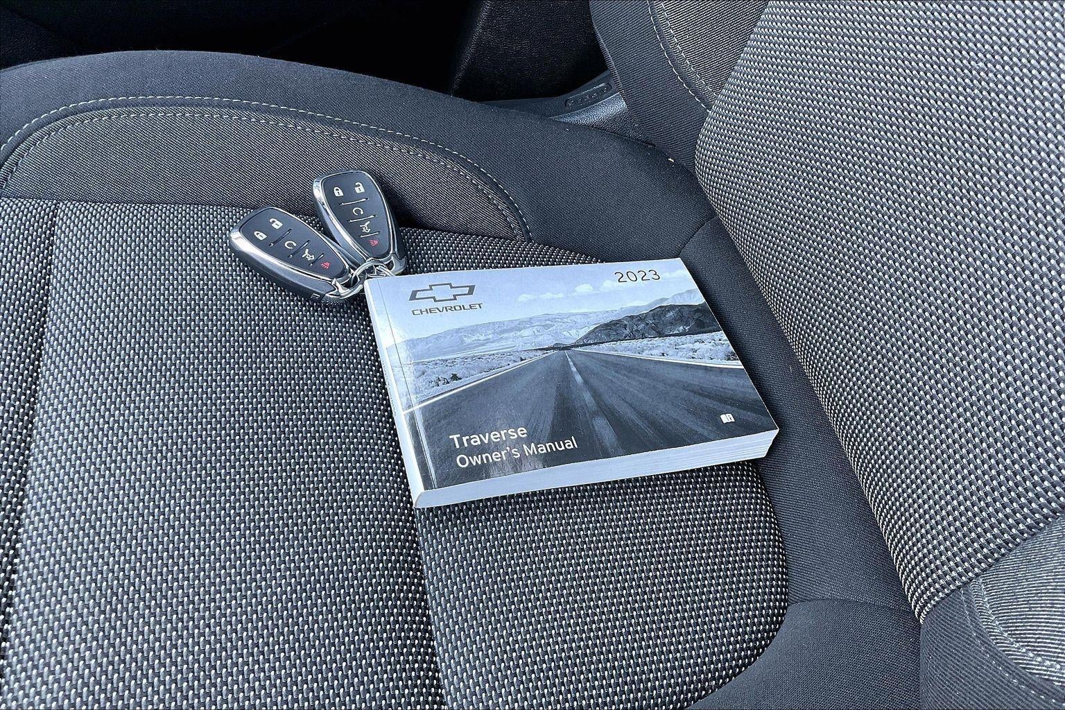 2023 Chevrolet Traverse LT Cloth