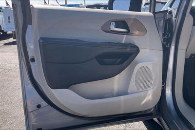 2021 Chrysler Voyager LXI