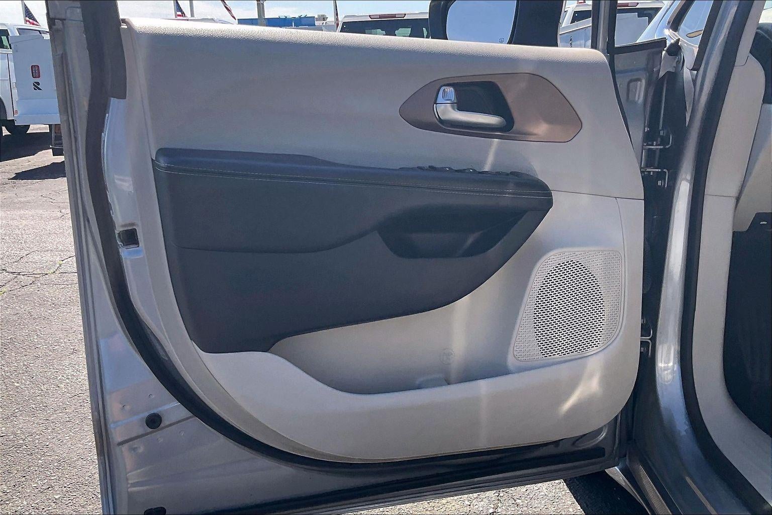 2021 Chrysler Voyager LXI
