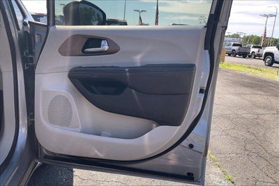 2021 Chrysler Voyager LXI
