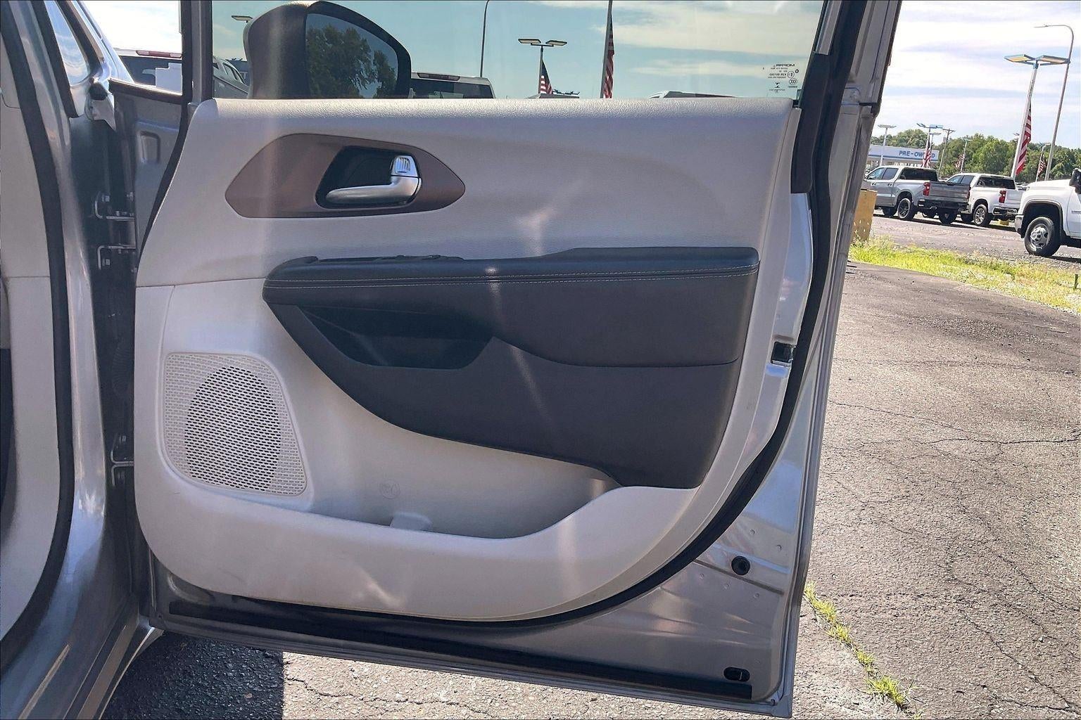 2021 Chrysler Voyager LXI