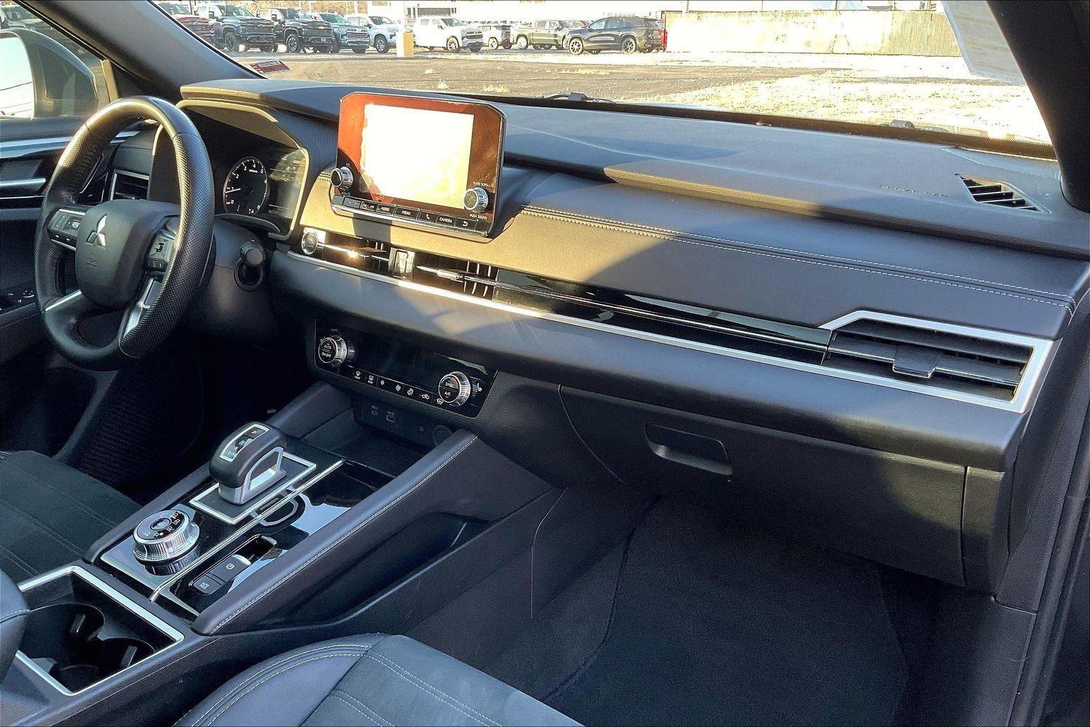 2022 Mitsubishi Outlander SE