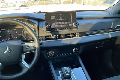 2022 Mitsubishi Outlander SE