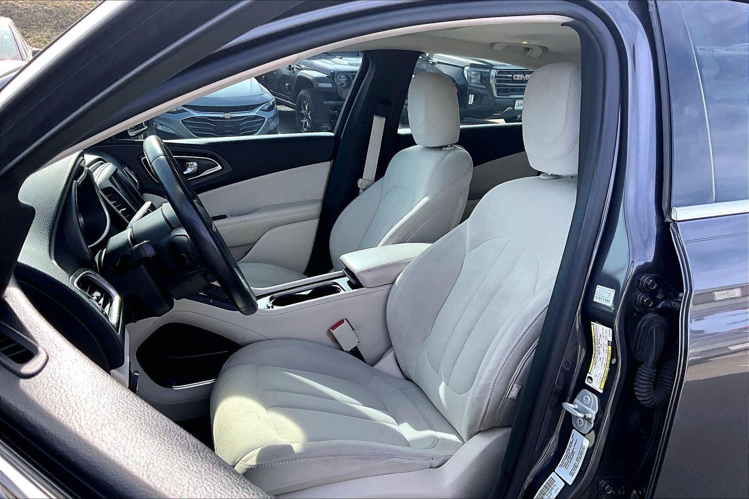 2016 Chrysler 200 Limited