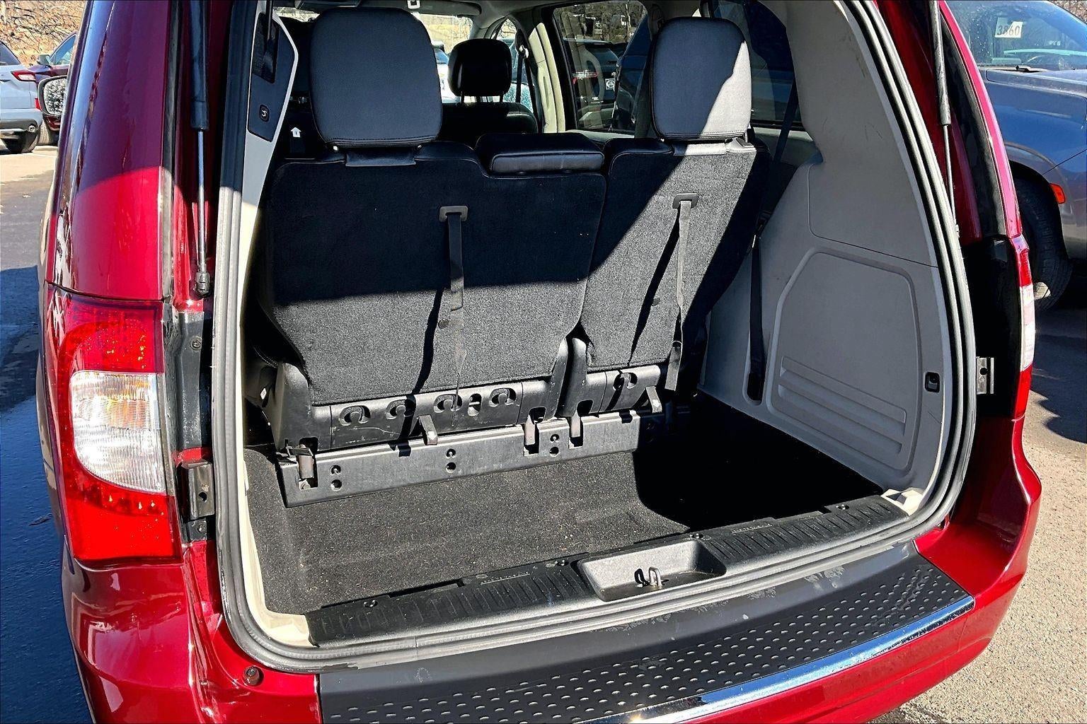 2016 Chrysler Town & Country Touring