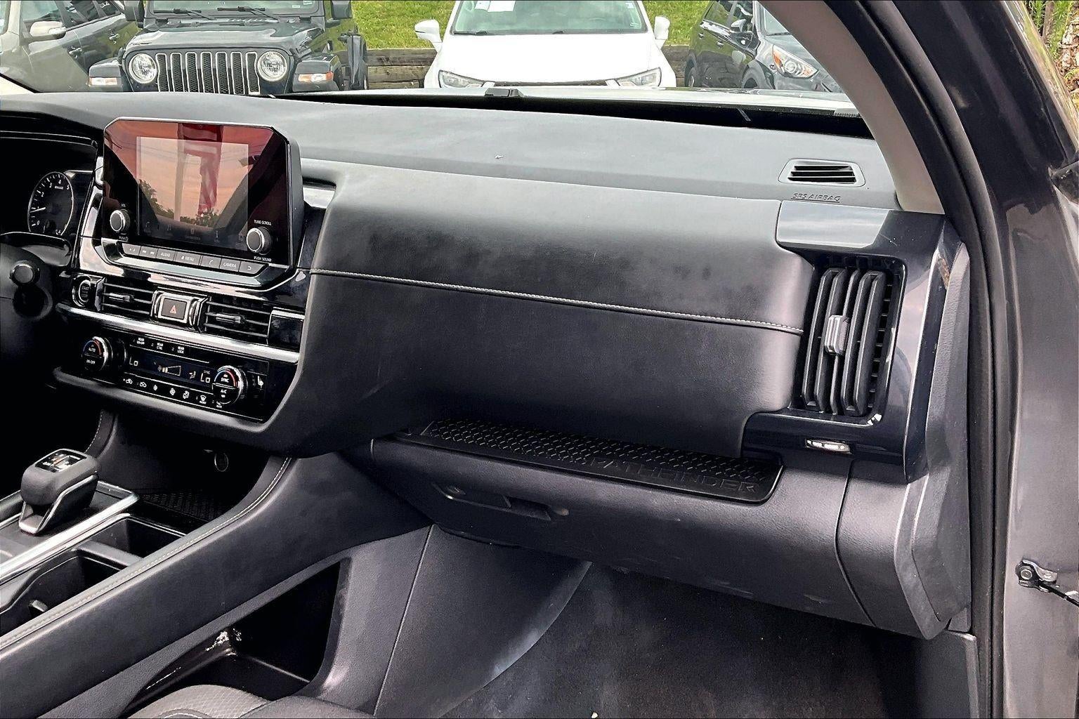 2023 Nissan Pathfinder SV