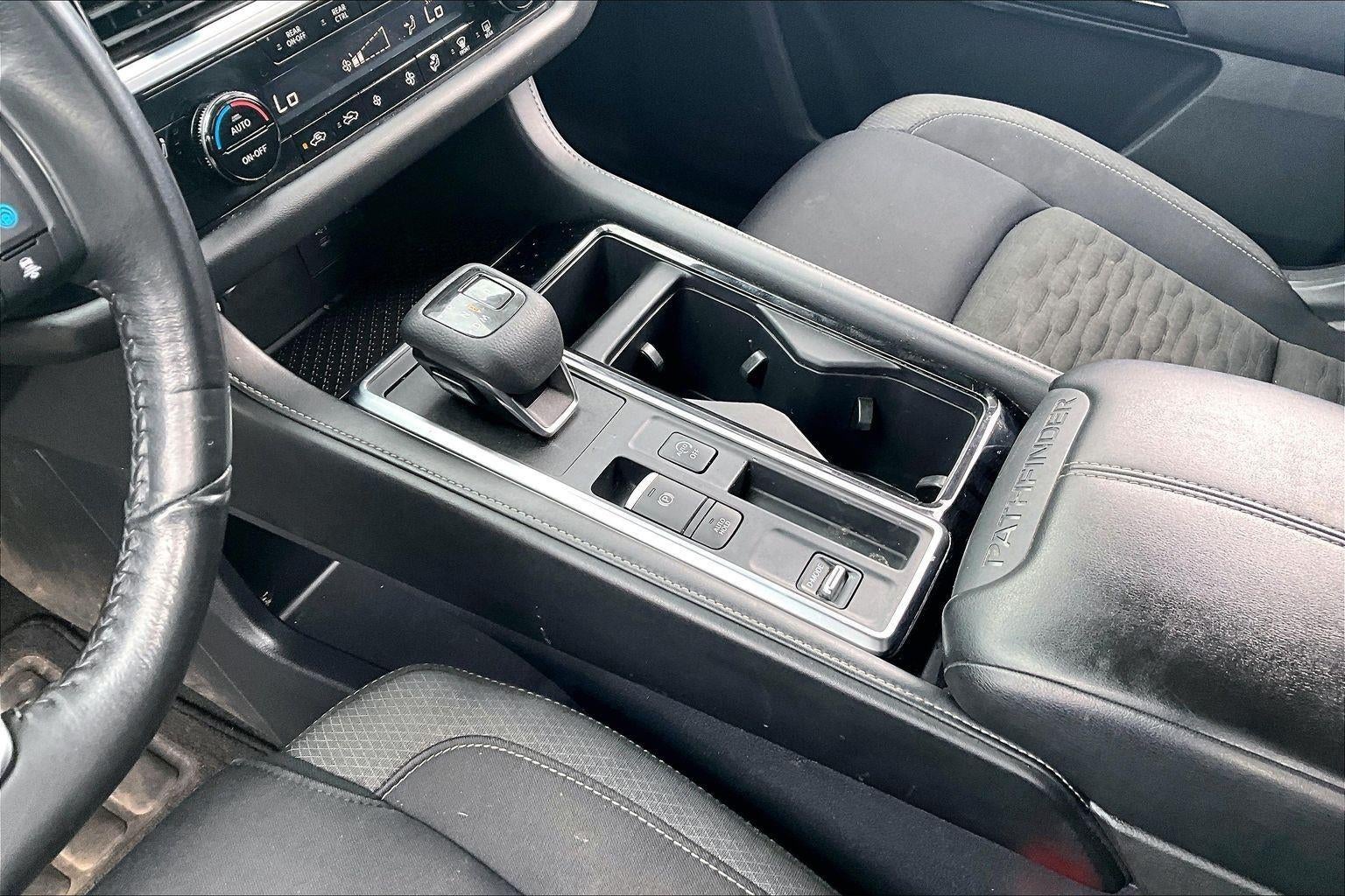 2023 Nissan Pathfinder SV
