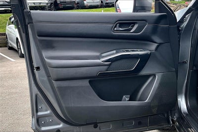 2023 Nissan Pathfinder SV