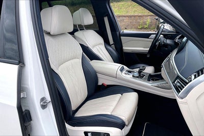 2021 BMW X7 M50i