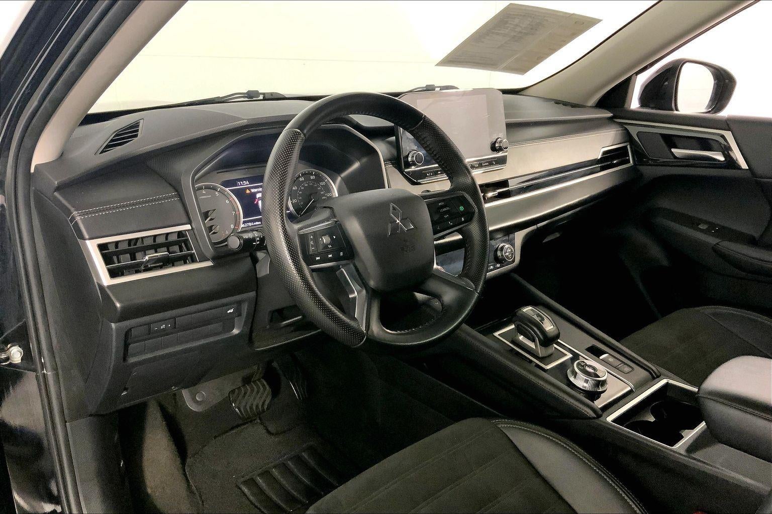 2024 Mitsubishi Outlander SE