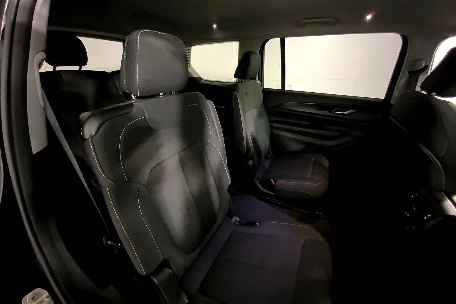 2023 Jeep Grand Cherokee L Laredo 4x4