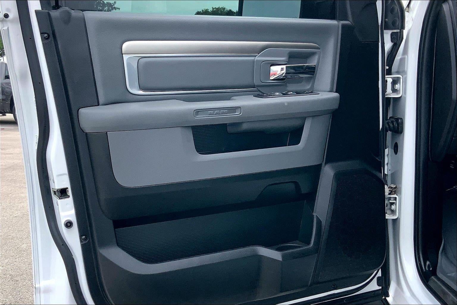 2019 RAM 1500 Classic Warlock Crew Cab 4x4 5'7' Box