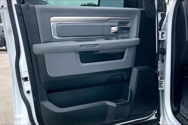 2019 RAM 1500 Classic Warlock Crew Cab 4x4 5'7' Box