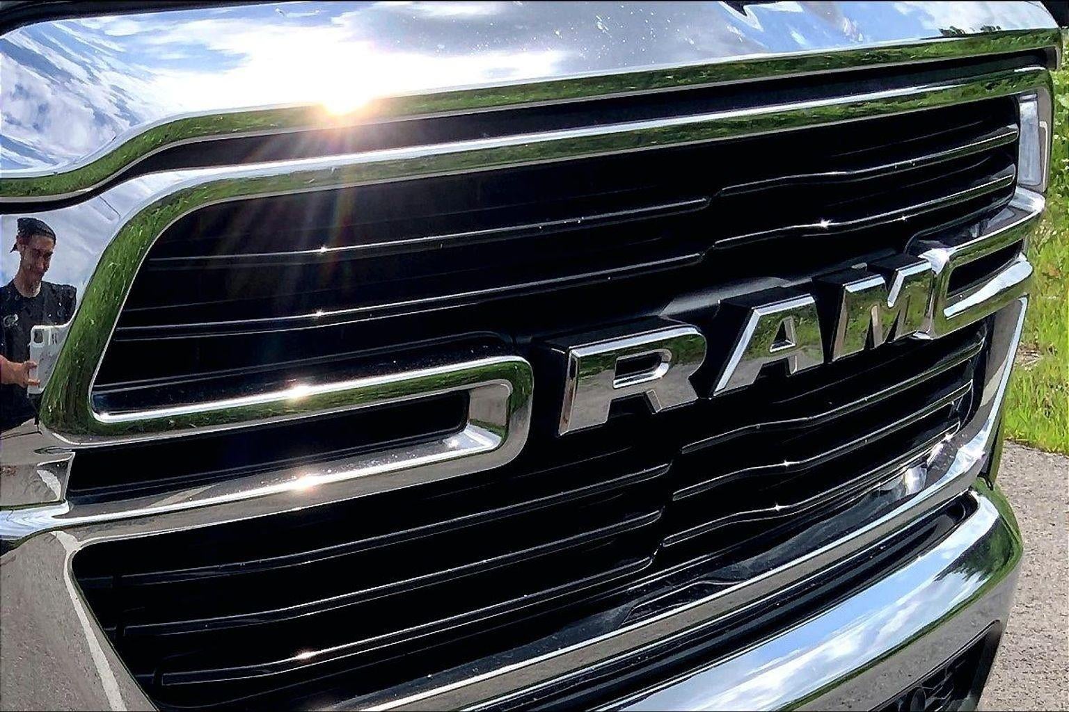 2019 RAM 1500 Big Horn/Lone Star Crew Cab 4x4 6'4' Box