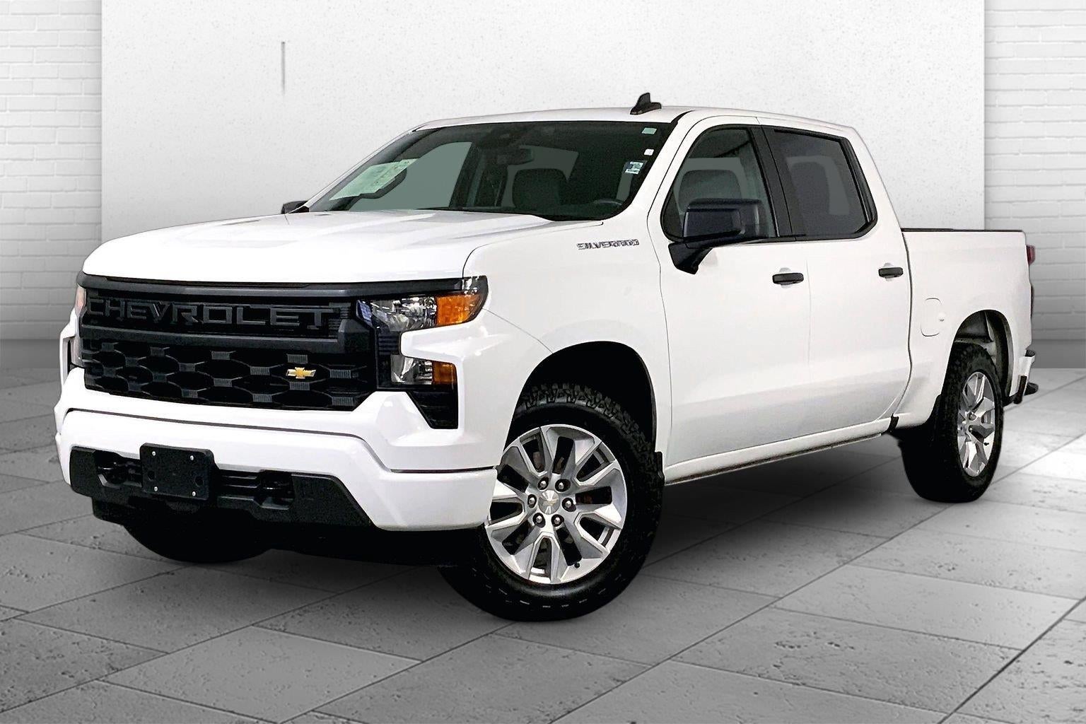 2022 Chevrolet Silverado 1500 4WD Crew Cab Short Bed Custom