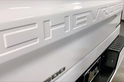 2022 Chevrolet Silverado 1500 4WD Crew Cab Short Bed Custom