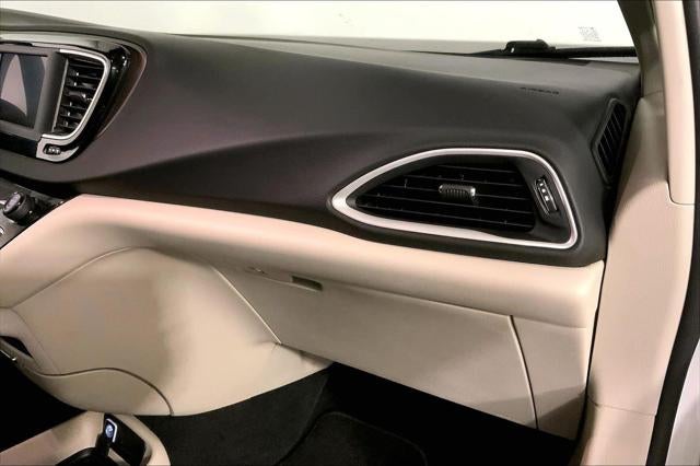 2024 Chrysler Voyager LX