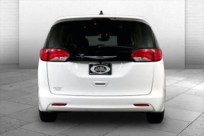 2024 Chrysler Voyager LX