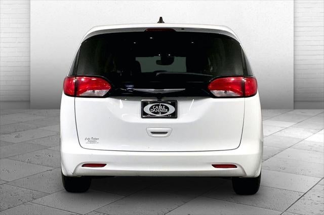 2024 Chrysler Voyager LX