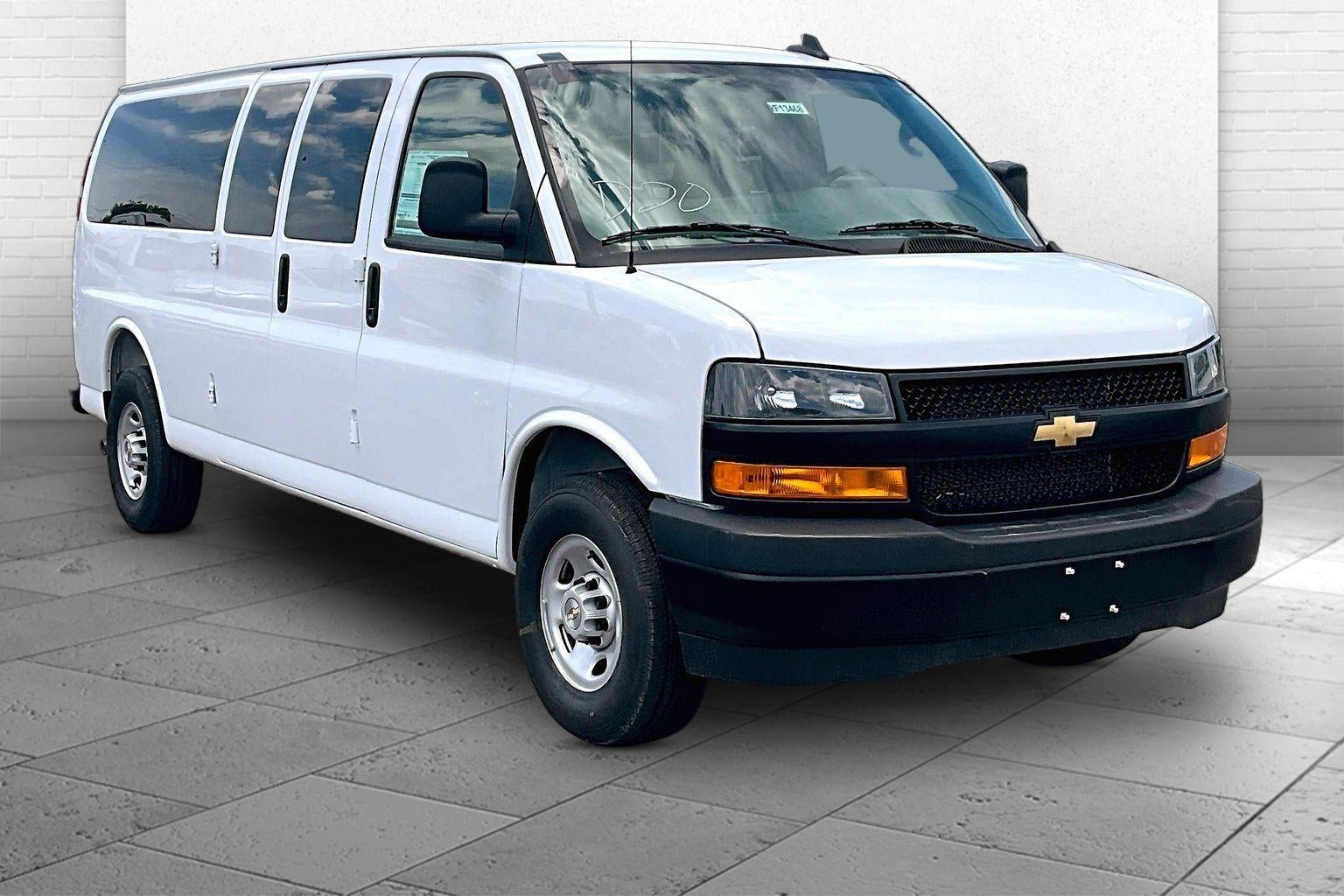 2026 Chevrolet Express 3500 LS Extended's photo