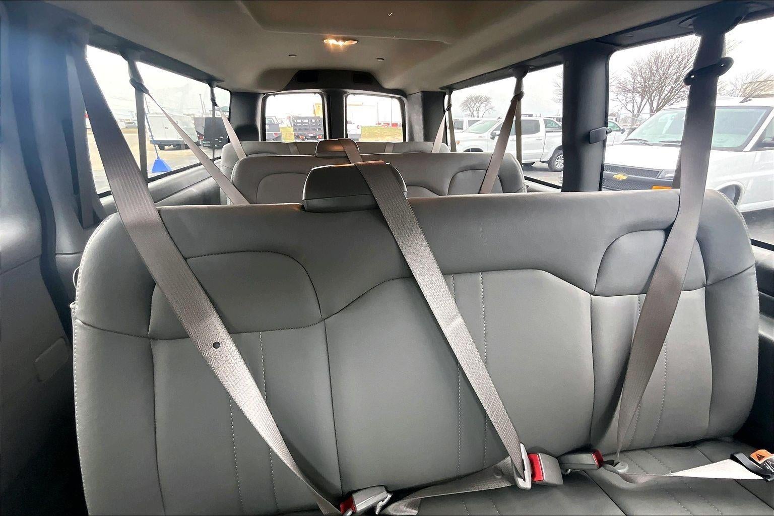 2025 Chevrolet Express Passenger 3500 1LS