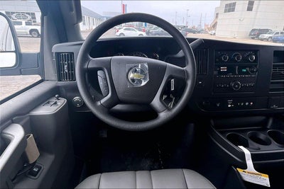 2025 Chevrolet Express Passenger 3500 1LS