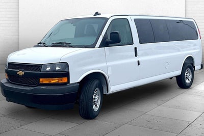2025 Chevrolet Express Passenger 3500 1LS