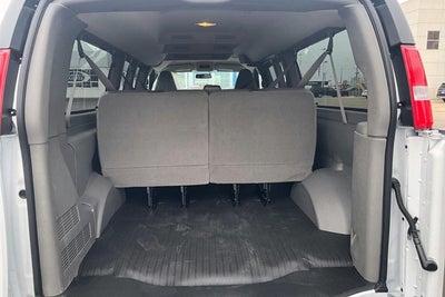 2025 Chevrolet Express Passenger 3500 1LS