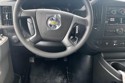 2025 Chevrolet Express Passenger 3500 1LS