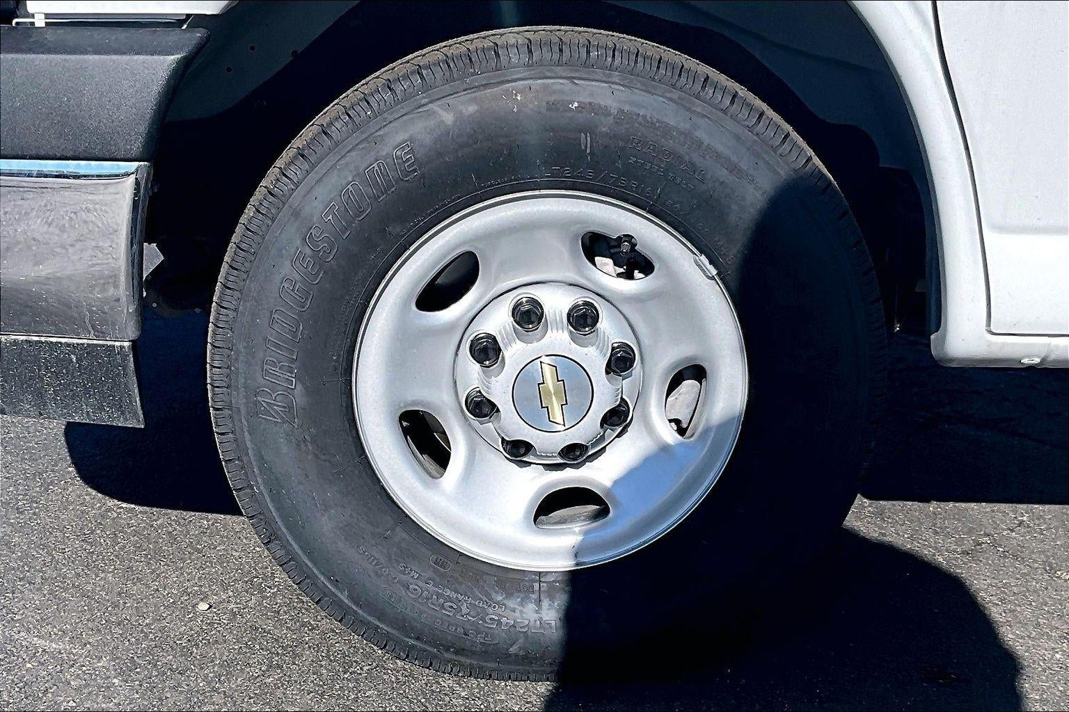 2025 Chevrolet Express Cutaway 3500 1WT