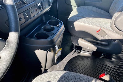 2025 Chevrolet Express Cutaway 3500 1WT