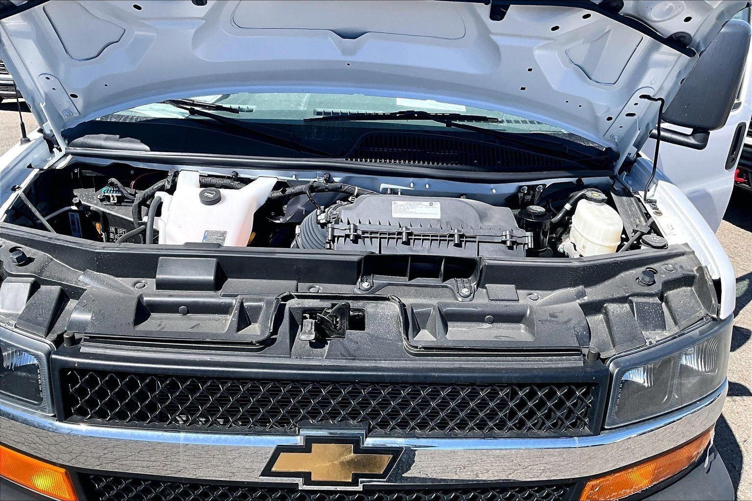 2025 Chevrolet Express Cutaway 3500 1WT