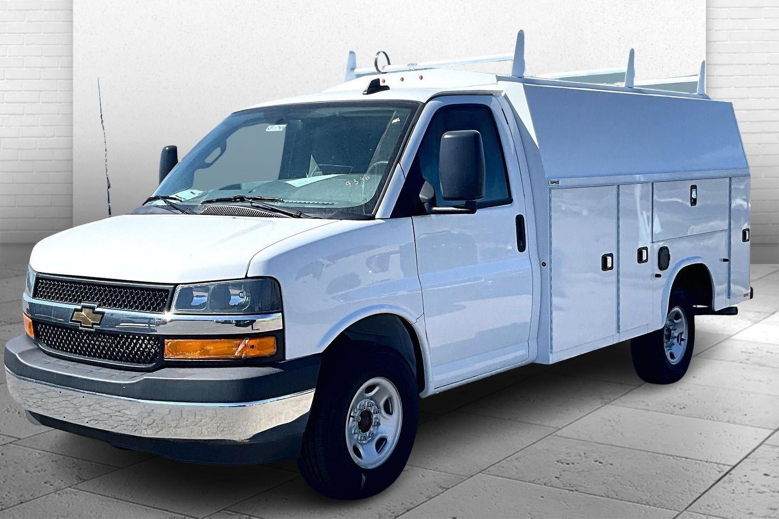2025 Chevrolet Express Cutaway 3500 1WT