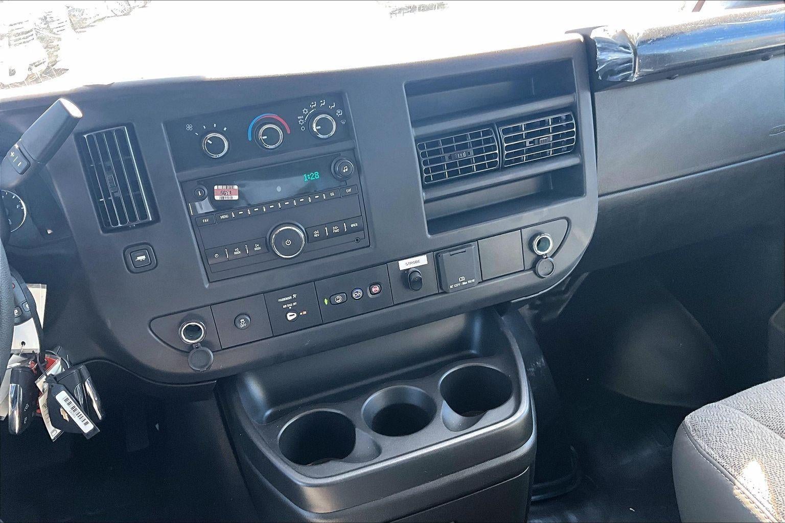 2025 Chevrolet Express Cutaway 3500 1WT