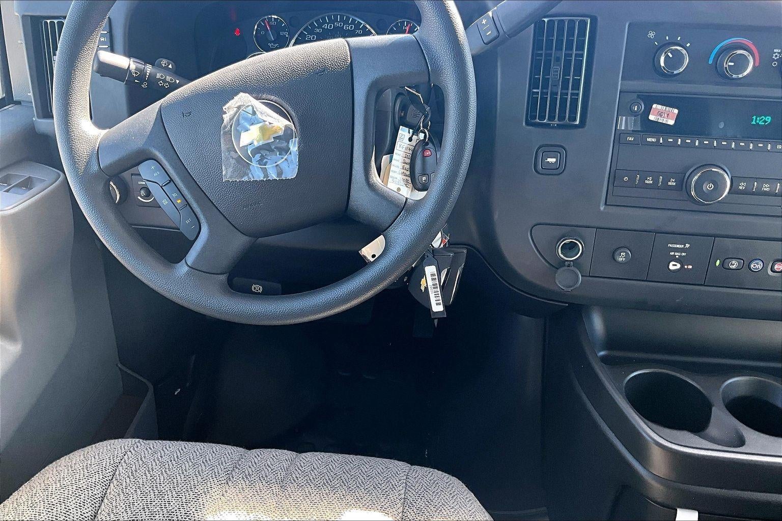 2025 Chevrolet Express Cutaway 3500 1WT