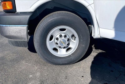 2025 Chevrolet Express Cutaway 3500 1WT