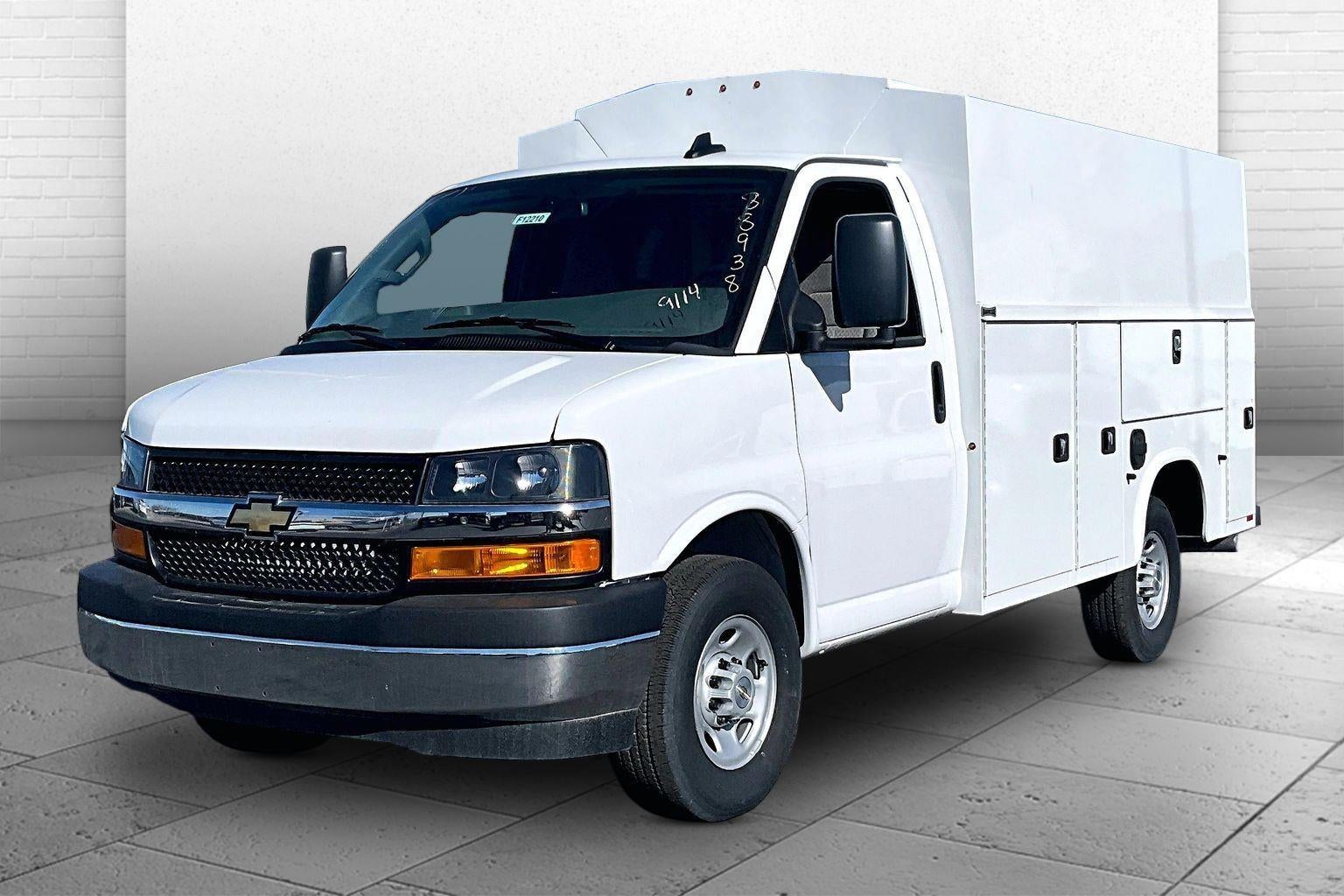 2025 Chevrolet Express Cutaway 3500 1WT