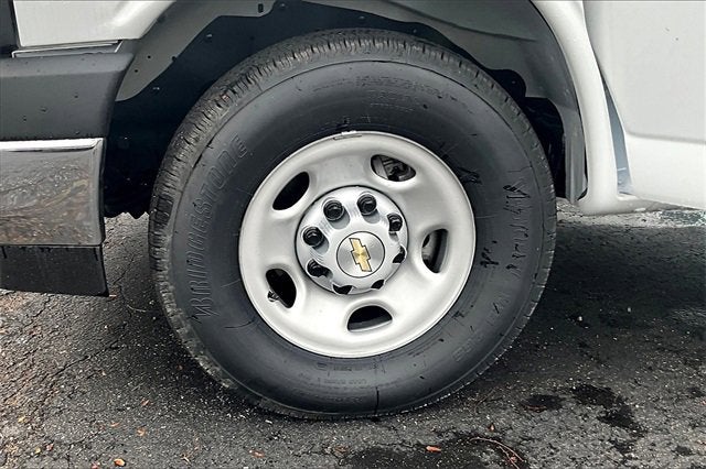 2025 Chevrolet Express Cutaway 3500 1WT